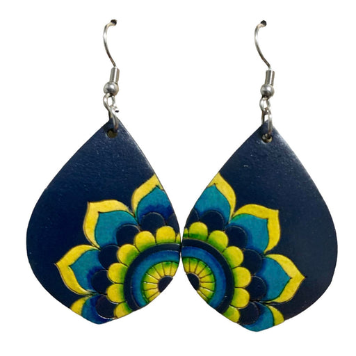<center>Dangle Drop Flower Earrings w/ Blue Tones</br>Measures 2" high x 1" wide</br>Handmade in Colombia</center>